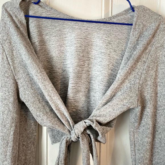 Shein Long Sleeve Cropped Open Back Top! - Picture 3 of 3